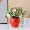 ZHDOKA Jarrón creativo de cerámica de fresa, jarrón en forma de fruta, estatua de fresa, adorno de mesa, jarrón de fresa de inspiración vintage para chimenea, boda, decoración de dormitorio (planta