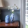 TERESA'S COLLECTIONS Florero de Cerámica Jarrón, Floreros Decorativos Modernos Hechos a Mano Azul y Blanco para Sala de Estar, Cocina, Mesa, hogar, Oficina, Boda, Regalo